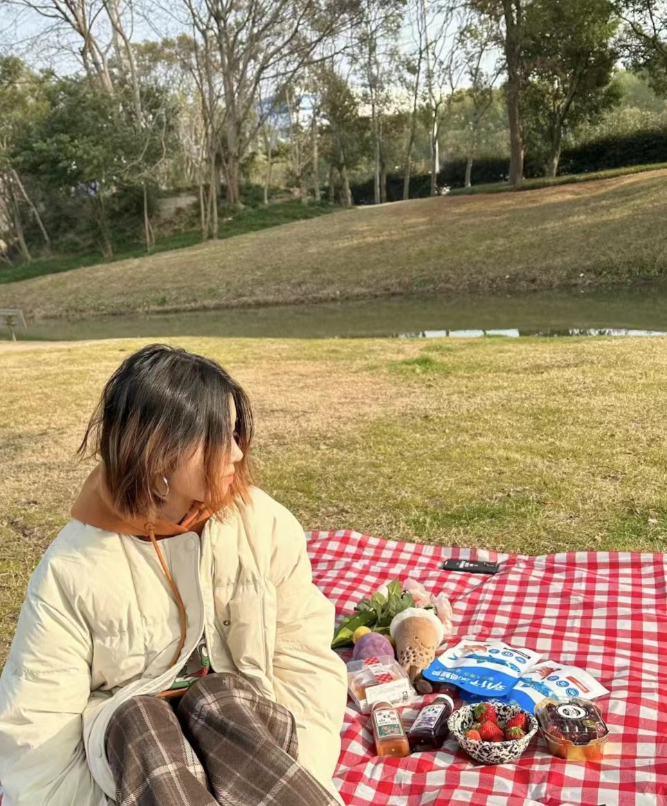 againmilfx's tweet image. Went on a picnic in winter