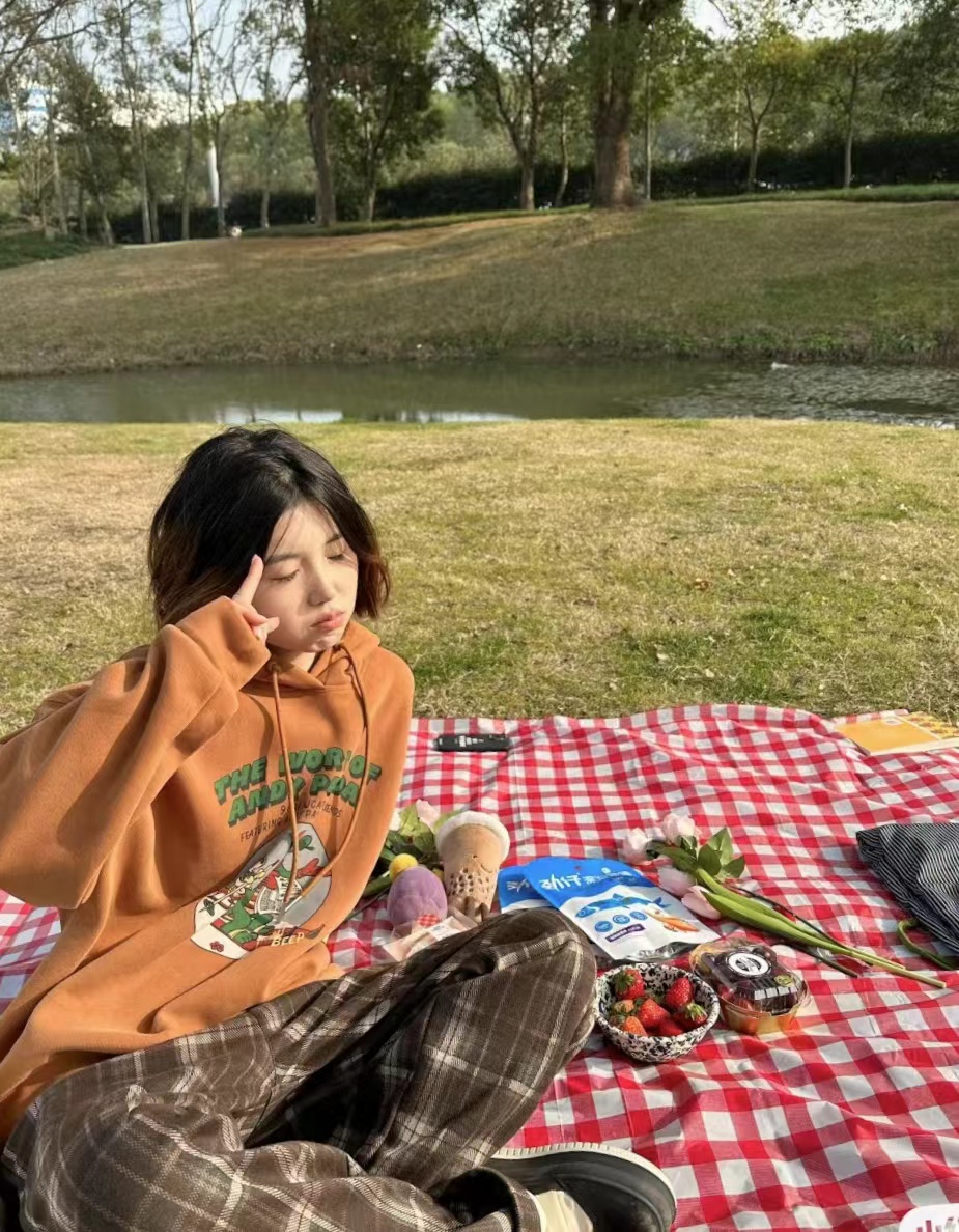 againmilfx's tweet image. Went on a picnic in winter
