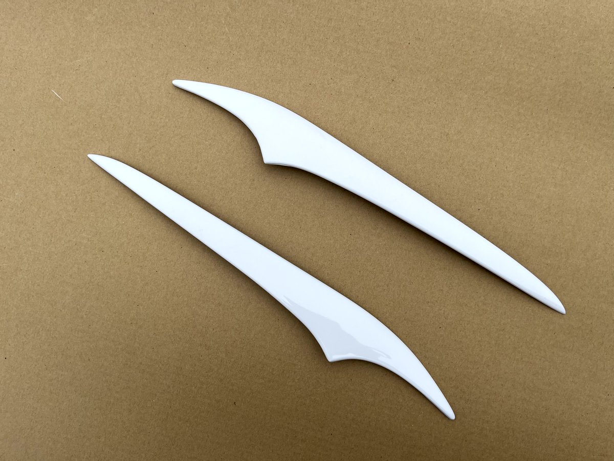 HighWorks_taka's tweet photo. #30系ソアラ 用の #アイライン です。
海外行きが多い商品のうちのひとつです。

ハネとかも作っときゃよかったの～

#HighWorks #ハイワークス
#30ソアラ #ソアラ #lexussc
#eyelids #日本製エアロ https://t.co/OYxPCbwgPi