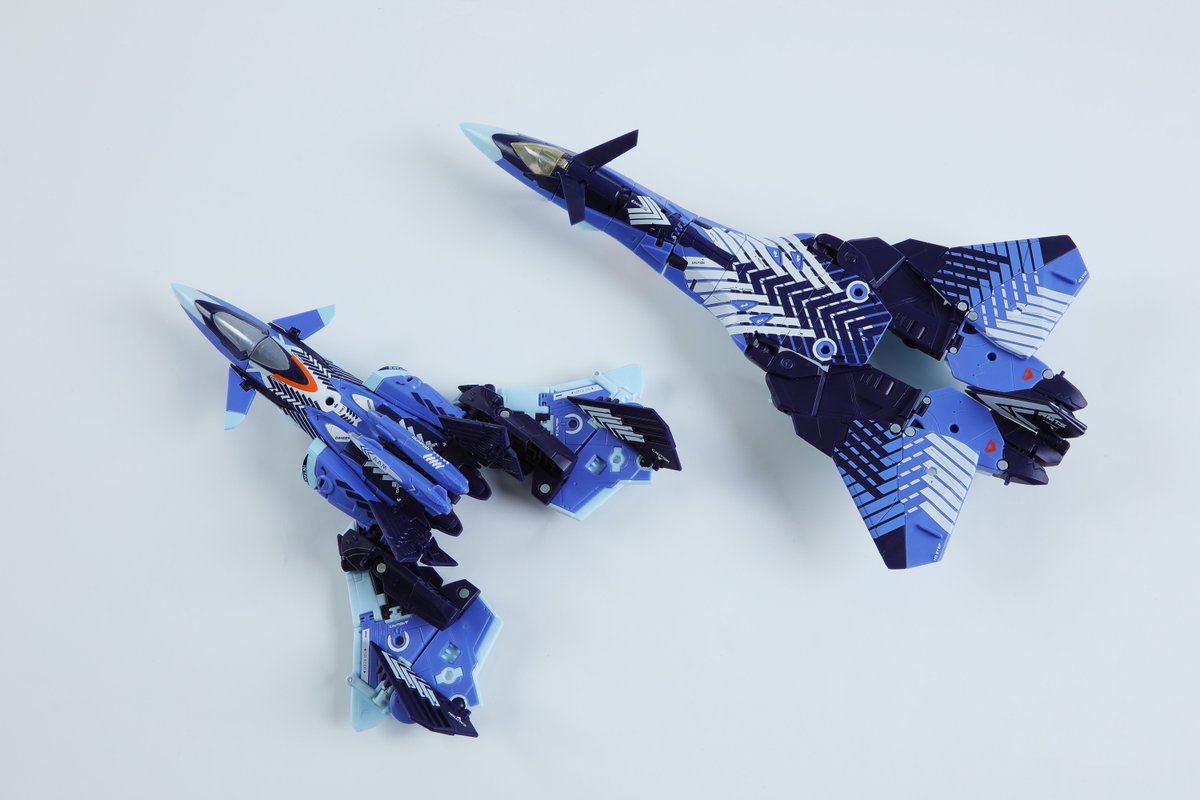 📢再販情報📢 『MB-17IE イカロスエリート』 5㎝角キューブが戦闘機に