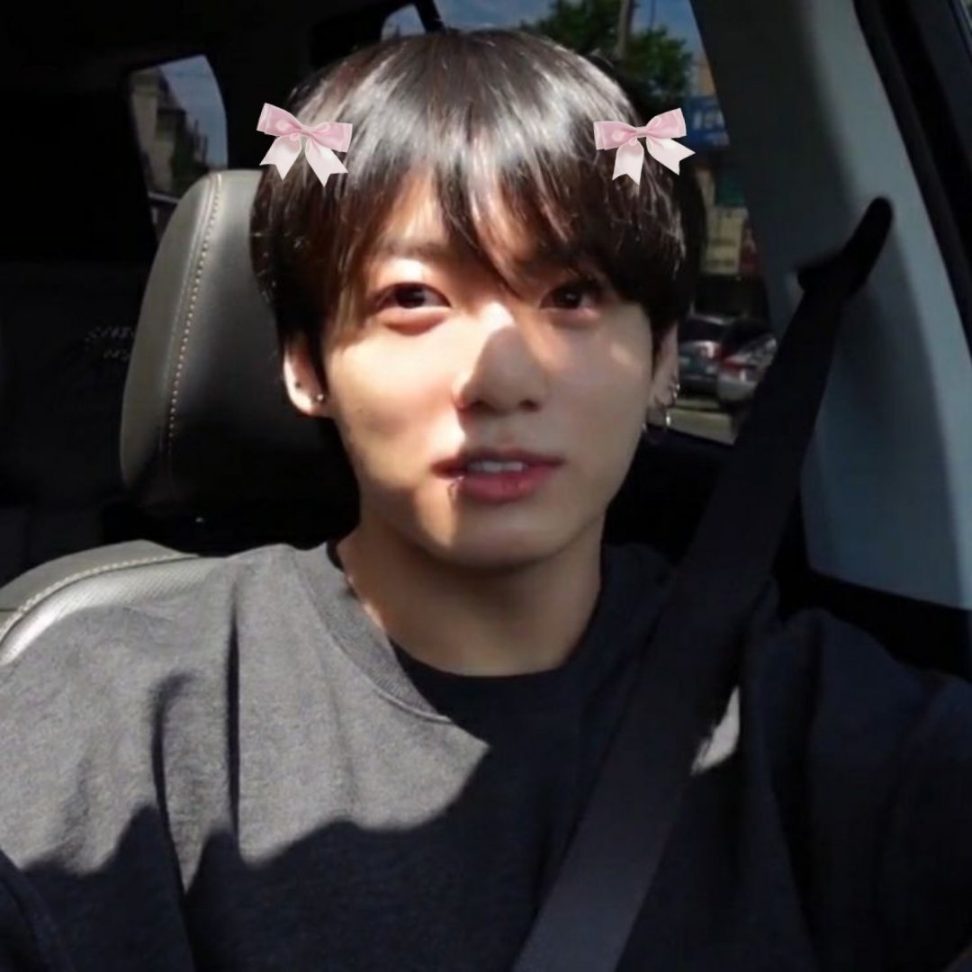yearnerkook's tweet photo. Jungkook graduated from university of peak babygirlism a thread 🎀 https://t.co/cLv8A6hV5Y