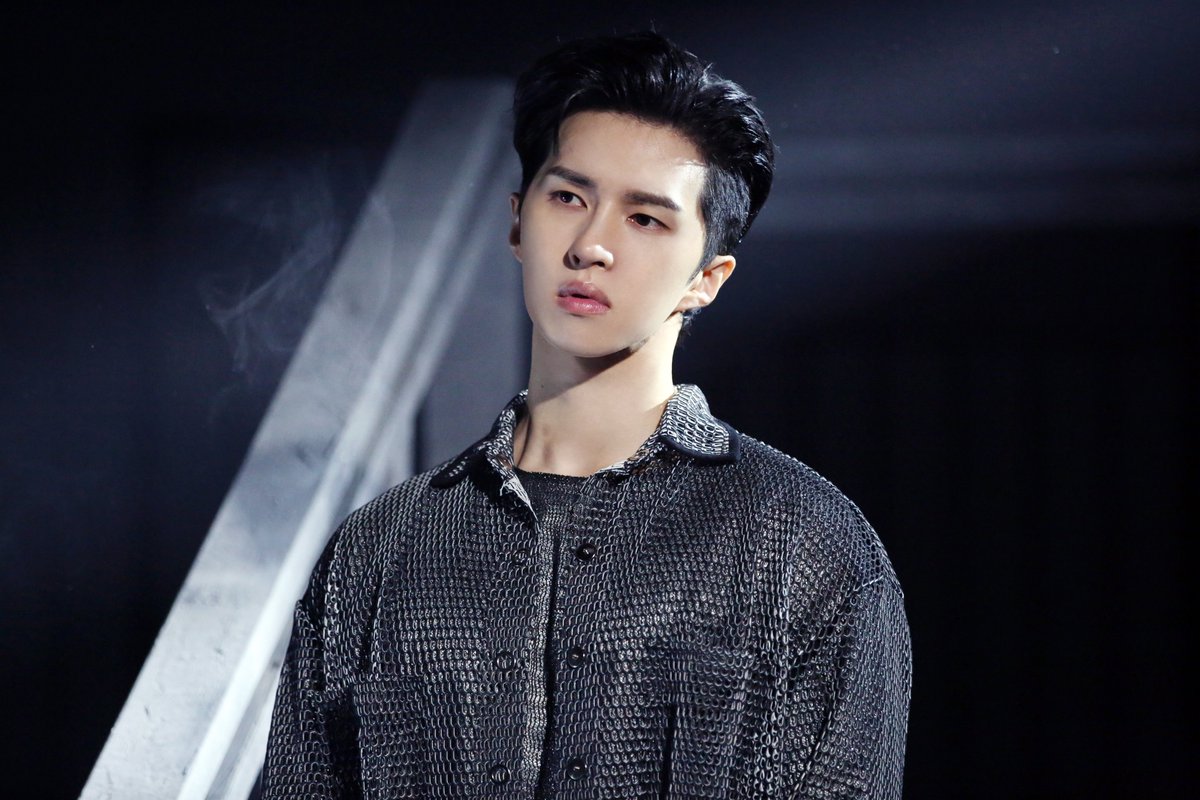 RealVIXX's tweet image. 나는 로빅이다. #켄 요원의 뮤지컬 &amp;lt;노트르담 드 파리&amp;gt; 프로필 촬영 현장 비하인드 사진을 공개한다. 오늘도 멋진 근위 대장 쟌뷔스에게 큰 박수와 응원 보내주기 바란다.🔔 [이상, RT작전 실행하라!]
 
#빅스 #VIXX #KEN #이재환
#노트르담드파리 #페뷔스