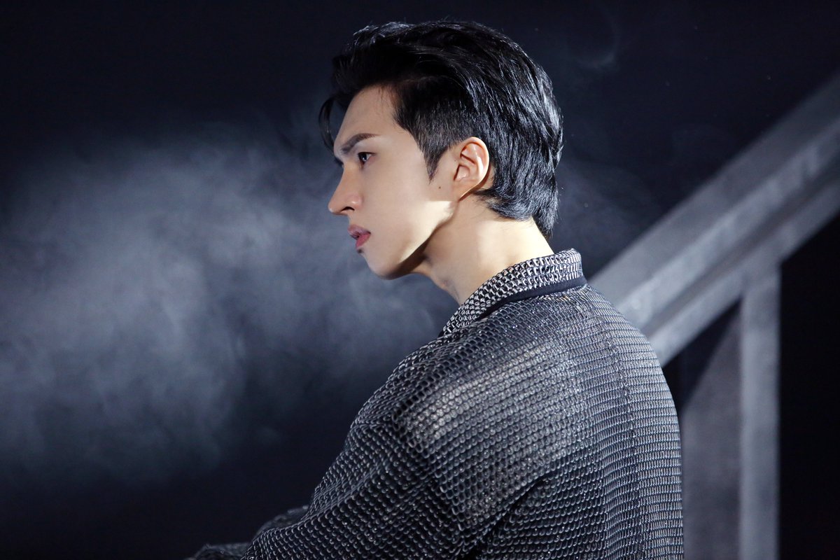 RealVIXX's tweet image. 나는 로빅이다. #켄 요원의 뮤지컬 &amp;lt;노트르담 드 파리&amp;gt; 프로필 촬영 현장 비하인드 사진을 공개한다. 오늘도 멋진 근위 대장 쟌뷔스에게 큰 박수와 응원 보내주기 바란다.🔔 [이상, RT작전 실행하라!]
 
#빅스 #VIXX #KEN #이재환
#노트르담드파리 #페뷔스