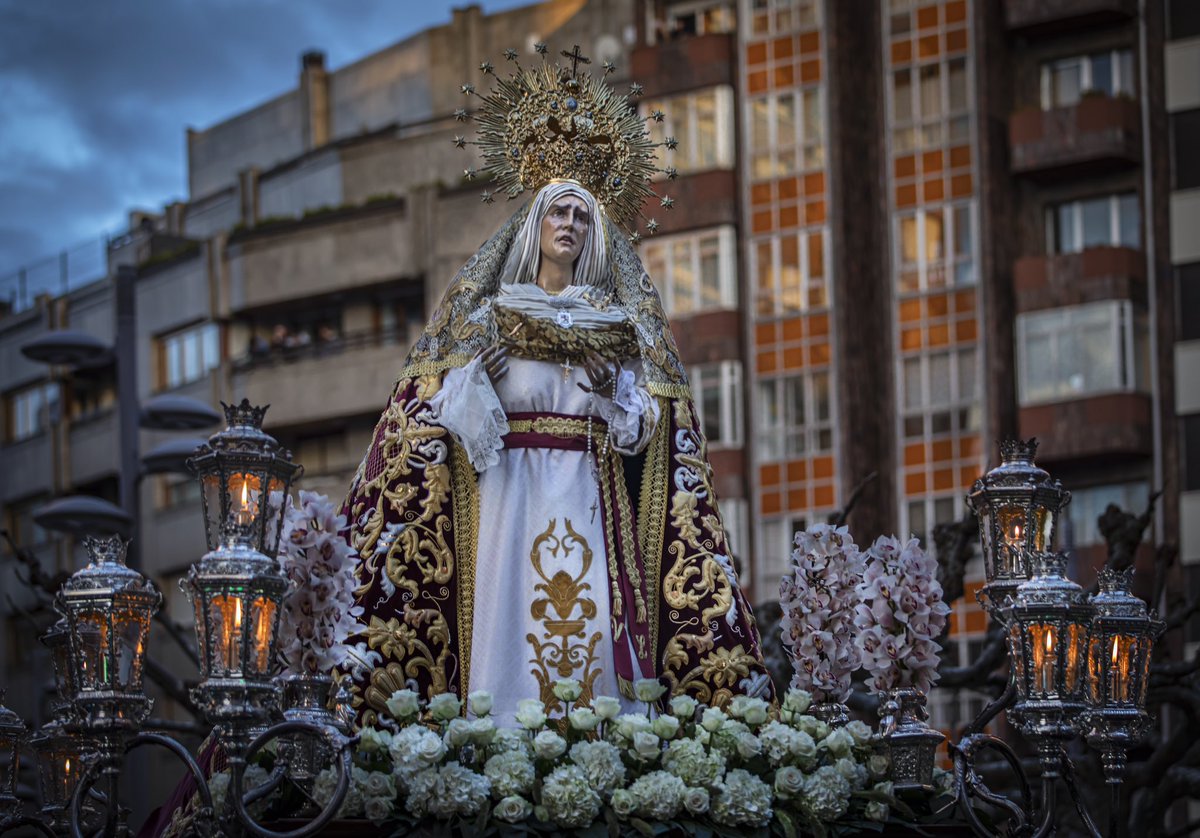 AyS_Leon's tweet photo. Martes Santo. 
Procesión del Dolor de Nuestra Madre.

Foto: Luisma Pérez

#angustiasysoledad1578 #semanasantaleon #pasioncofrade #leonesp https://t.co/pLTPLaY1sG