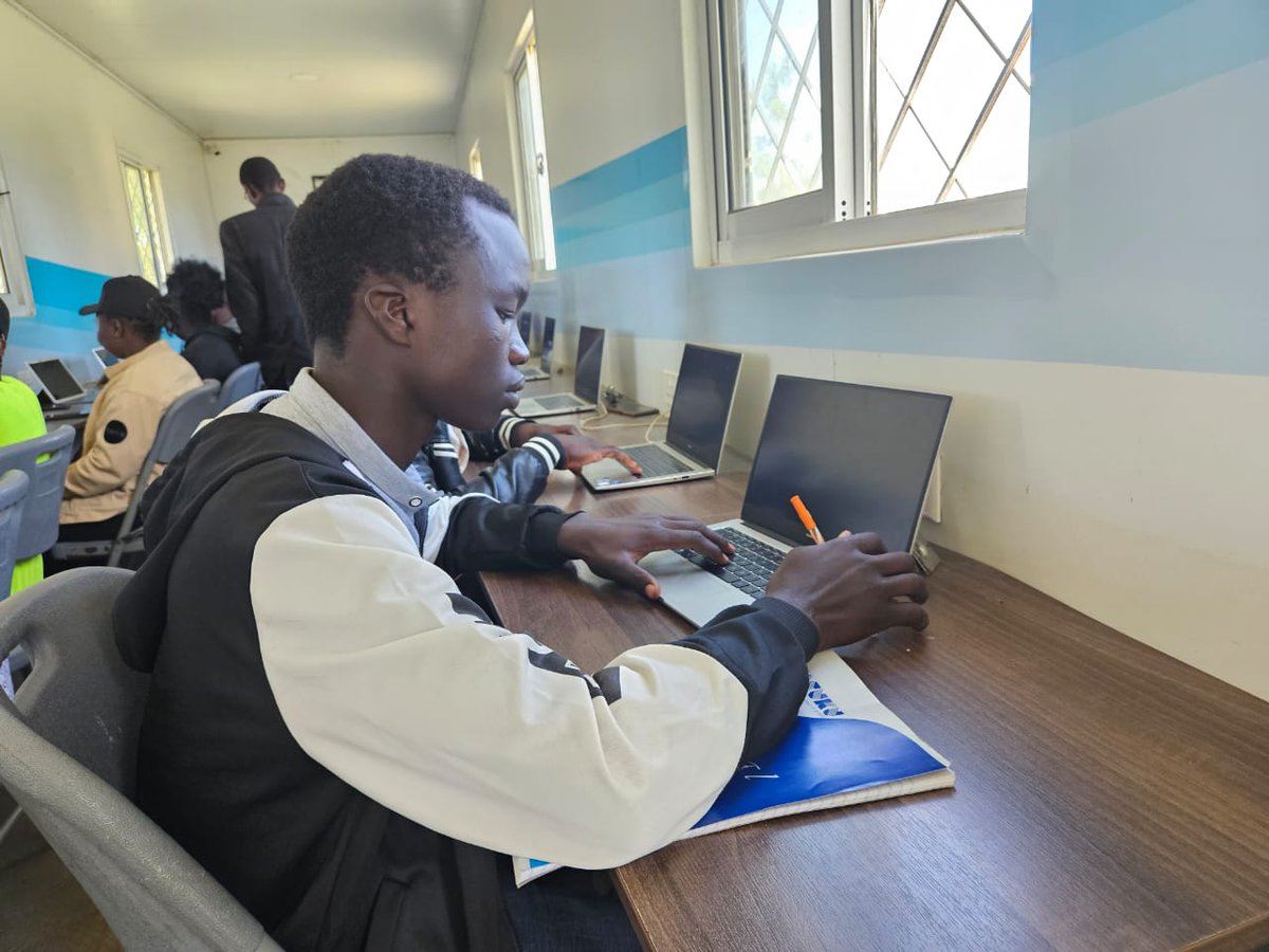 The Gladys Boss Foundation partnership with Huawei Kenya has completed training of 200 youth in SOY sub county. The Digitruck class has moved to Homecraft in Kipkenyo ward, with a focus on training youth from Kapseret and Kesses constituency.