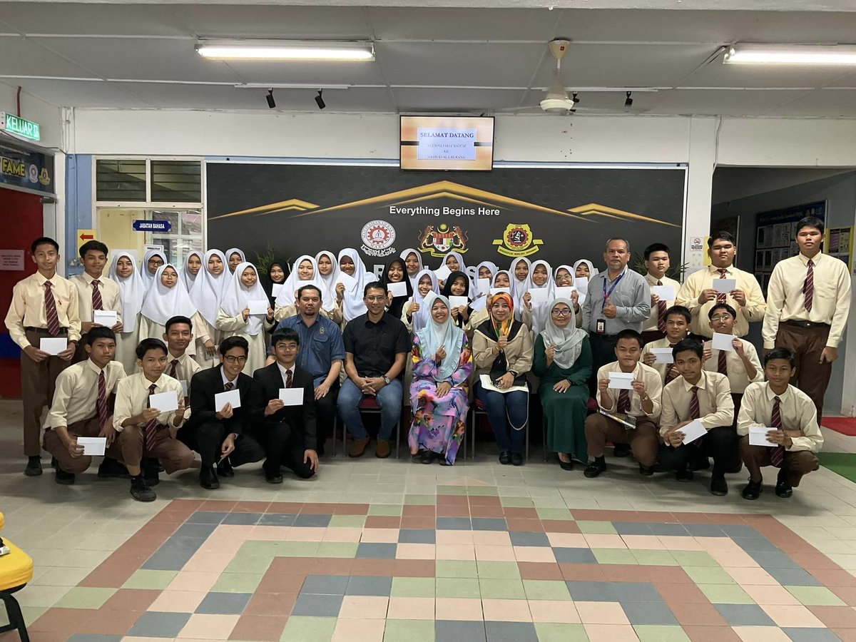 Alhamdulillah..
Terima kasih kepada Alumni 1st Batch MRSM Kuala Berang (Alumni MRSM Kuala Berang) kerana sudi memberi sumbangan &amp; berkongsi rezeki bersama pelajar. Semoga Allah swt memberkati &amp; melimpahkan rezeki yang berpanjangan. 

#KongsiRezeki
