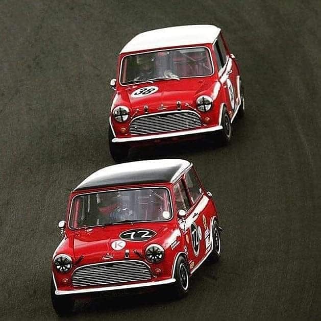 Ace shot from Brands Hatch of me leading Brian Johnson through Paddock Hill bend...