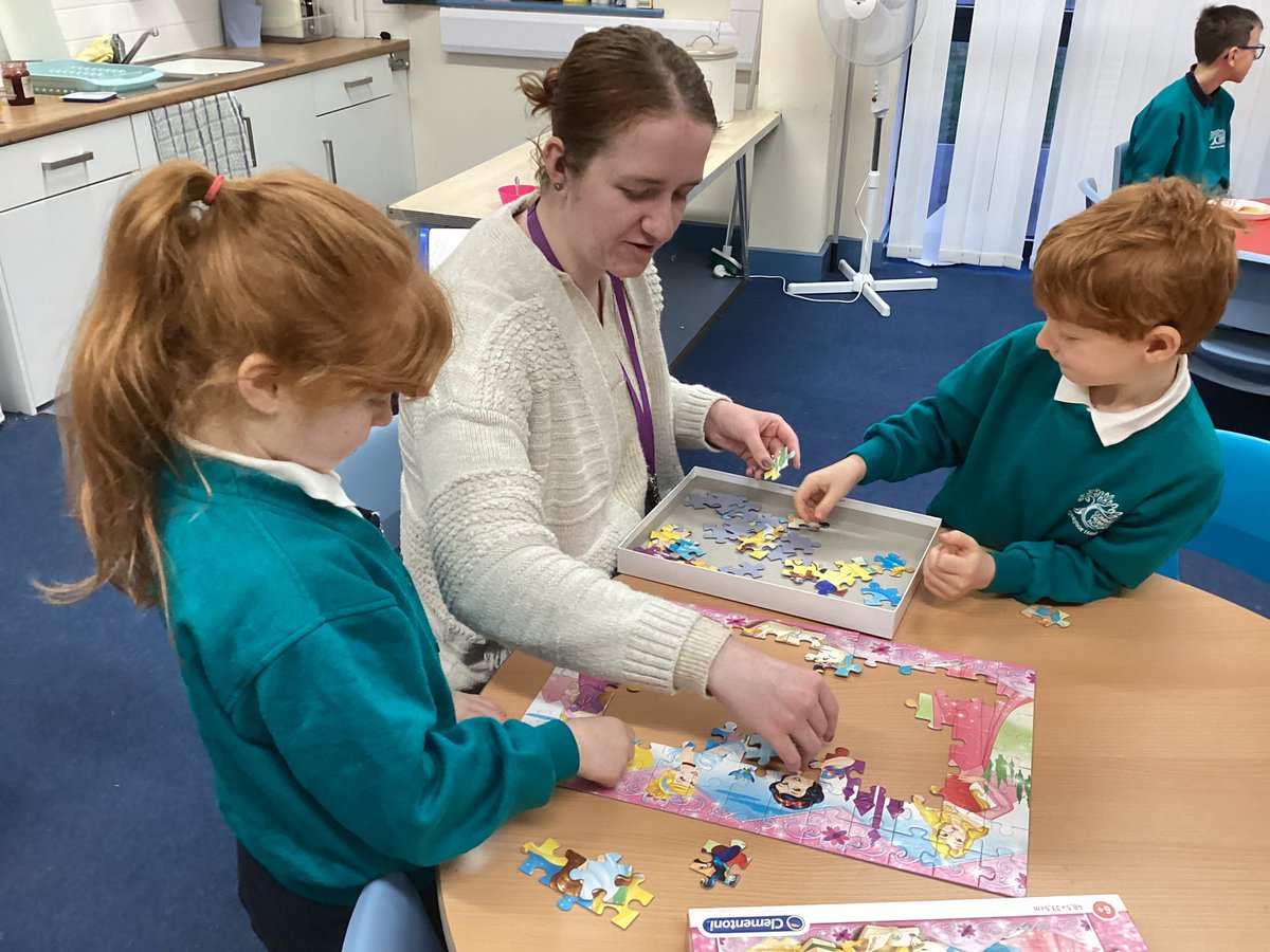 staynorHprimary's tweet image. Last week Team Wraparound had fun with activities for national puzzle day @eboractrust #NationalPuzzleDay #PuzzleFun #staynorwraparound