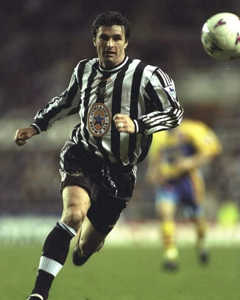 Magpie24_7's tweet photo. On this day in #NUFC history 26 years ago, Gary Speed joined Newcastle United 🖤🤍

Gone but NEVER forgotten, a Geordie legend

#NUFCFans #Newcastle https://t.co/Z7CZPLsM55