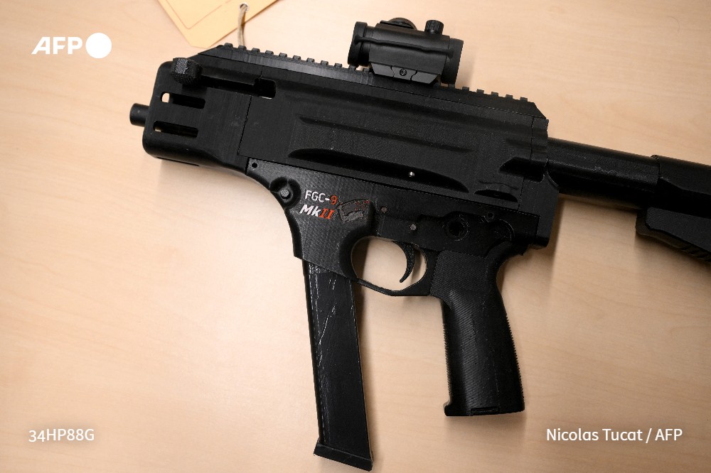 Un vaste réseau de fabrication d'armes 3D en France et en Belgique a été démantelé. Le procureur de Marseille s'est alarmé d'une "ubérisation du trafic d'armes" #AFP 

➡️ u.afp.com/5pFQ
✍️ <a href="/DavidCourbet/">David Courbet</a>