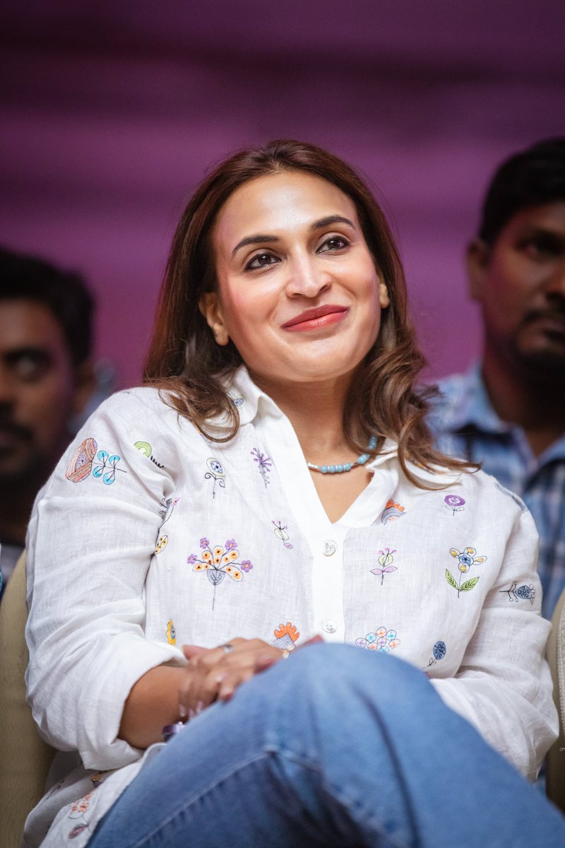 LycaProductions's tweet photo. Candid's from LAL SALAAM Press meet! 📸✨

#LalSalaam 🫡 In Cinemas 📽️✨ this FRIDAY, Feb 9th 2024 🗓️

@rajinikanth @ash_rajinikanth @arrahman @TheVishnuVishal @vikranth_offl @Ananthika108 @LycaProductions #Subaskaran @gkmtamilkumaran @RedGiantMovies_ @thangadurai123 @DOP_VishnuR @BPravinBaaskar @RamuThangraj @ActionAnlarasu #KickassKaali #Vicky @KaviKabilan2 @Lyricist_Vivek @immasterdinesh @NjSatz @kabilanchelliah @venkystudios @SonyMusicSouth @SunTV @fdn_movies @RIAZtheboss @V4umedia_ 

#LalSalaamFromFeb9 #MoideenBhaiArrivesOnFeb9 

(1/3)