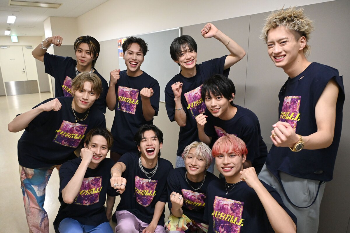natalie_mu's tweet photo. 🟨BUDDiiS初の全国ホールツアースタート！
初日終えたメンバーが思い語る🗣️

「バディの熱が凝縮して僕らに届いた」
「いい意味で期待を裏切られると思う」

📺「JUBiiLEE」MVも公開に
「リンクを友達に送って！」

🔽詳細（動画あり）
https://t.co/5kZ9tUcvHB

#BUDDiiS #JUBiiLEE https://t.co/FoqWDNndzl