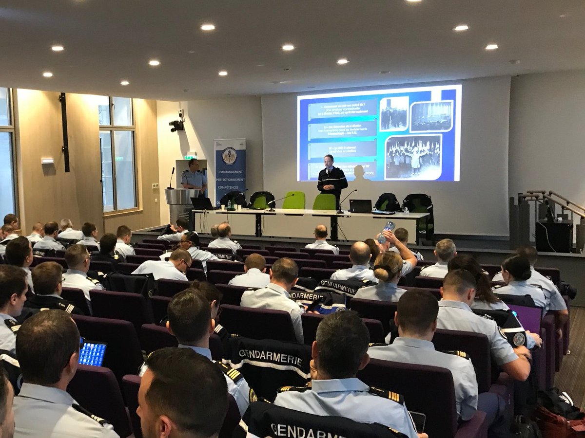 CRGN_GN's tweet photo. 👮 #remémoration C'est aujourd'hui le 90ème anniversaire des émeutes du 6 février 1934.
👉 À cette occasion, la Chaire #HiGeSeT assiste à la première étude historique de terrain organisée au profit du Cours d'enseignement supérieur militaire de gendarmerie (CESMG). https://t.co/oolFhtxf4y