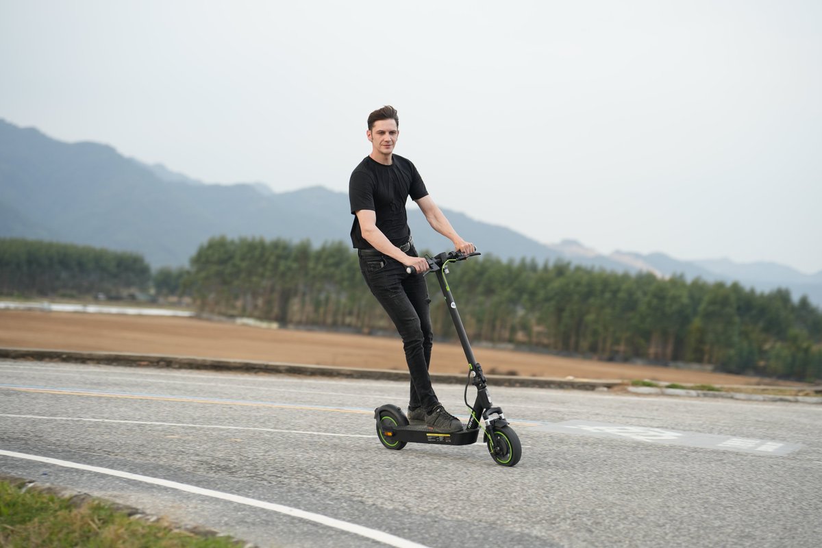 isinwheelglobal's tweet photo. 🛴💨 Ride into excitement! Begin the joyride with #isinwheelS10Plus #isinwheel #S10plus #escooter #ElectricScooter https://t.co/1X7L2awfBG
