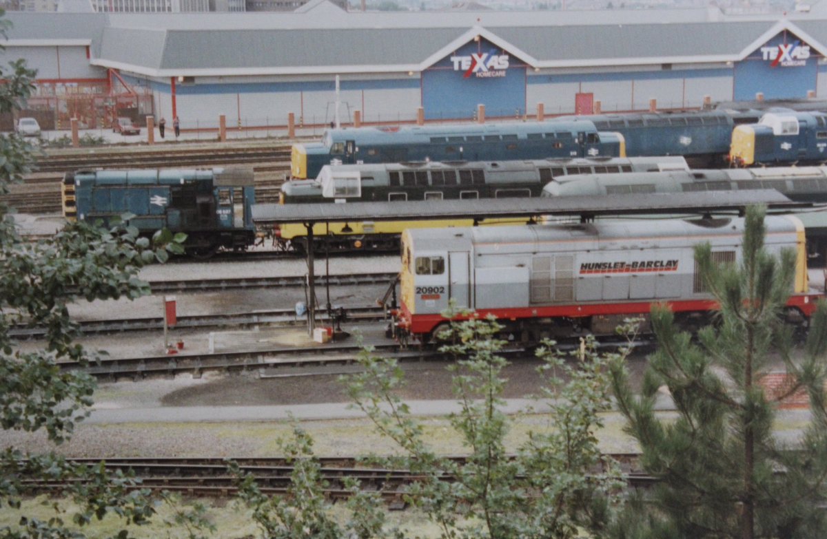 #TwentiesOnTuesday Hunslet Barclay 20902 amongst the exhibits for Leicester Open Day . 5.9.92
