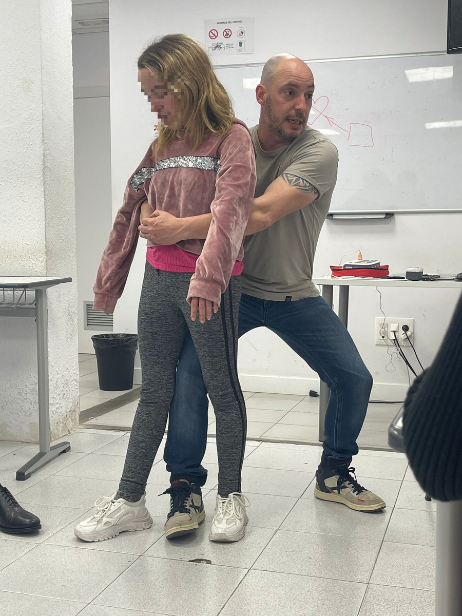 FederaciodeCET's tweet photo. La formació teòrica del #SIOAS inclou 10 hores de primers auxilis. S'impartí la setmana passada i va abordar conceptes bàsics de socorrisme, ferides i hemorràgies, fractures i esquinços, respiració i aturada cardíaca... Molt complet!
Impulsat x @treballcat i suport @FonsUECat https://t.co/fgnLfOaHHv