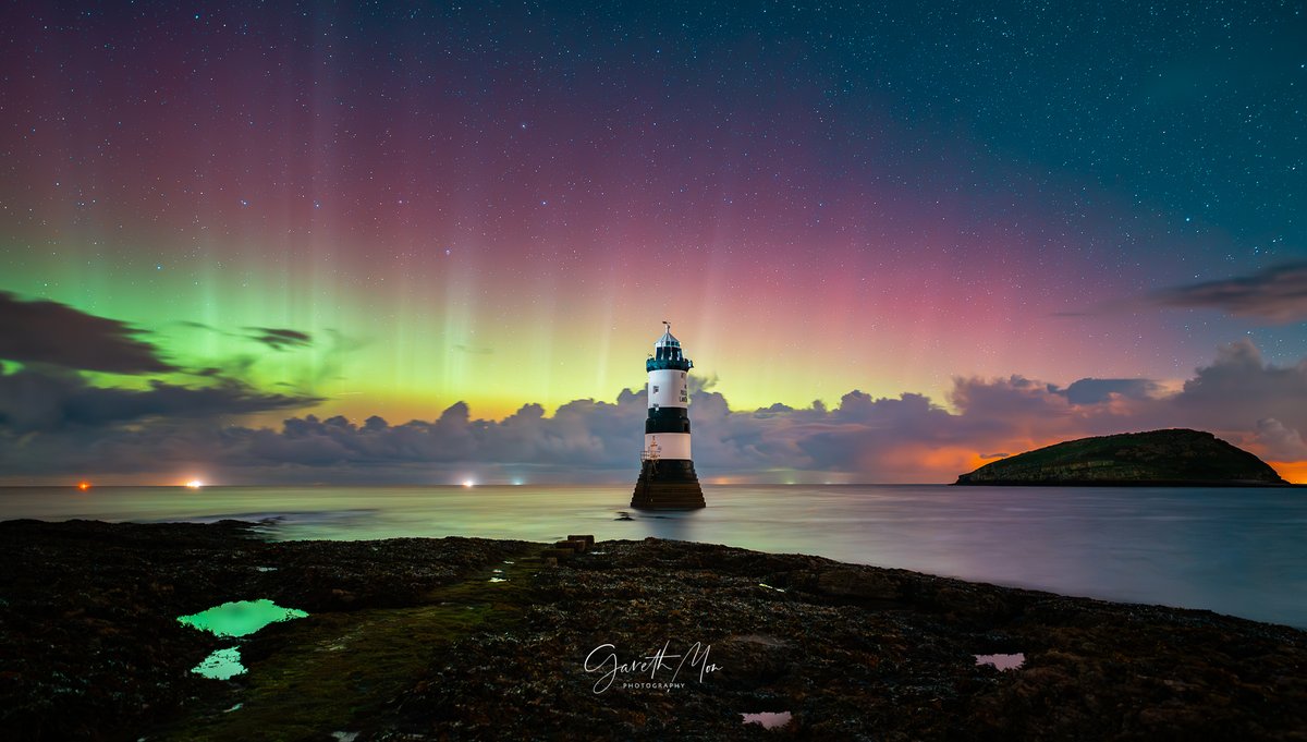 gazmon1980's tweet photo. Sparkle 

November the 5th will always be remembered as the best fireworks night i had .
Witnessing such an amazing Northern Lights display here on Anglesey was the stuff of dreams 

#photooftheday #northernlights #aurora #Anglesey #StormHour #spaceweatherlive https://t.co/hOr6BEIixN