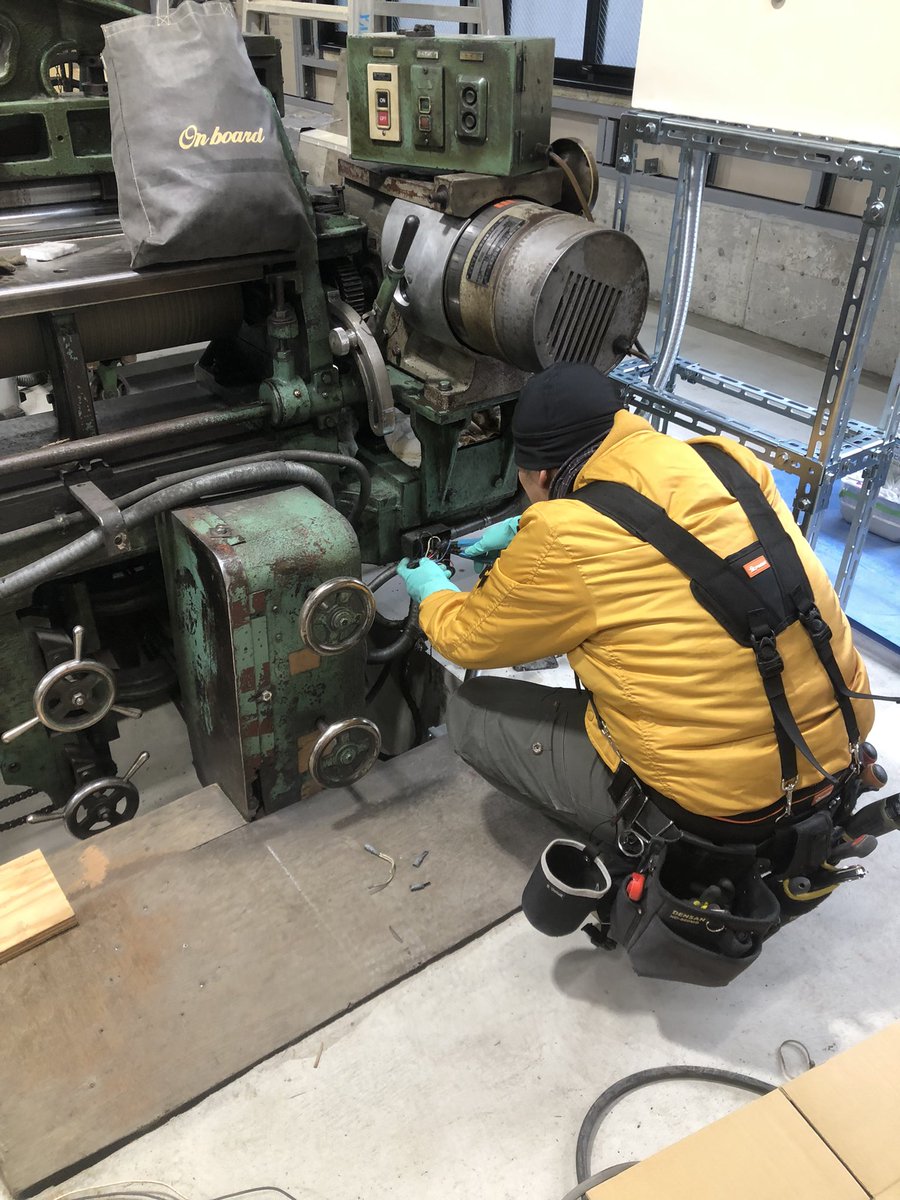 ITOH_NOBORU's tweet photo. あらかた機械の組立が終了し、次はモーターとの配線作業に取り掛かってます。

テスターではモーターは正常で使用可能と言われてますが、それと実際に動くかどうかは別の話です…と言われてます。

どうかどうか🙏無事に動いて下さい。
みなさんパワーを下さい　笑　💪 https://t.co/eEGqf19XHo
