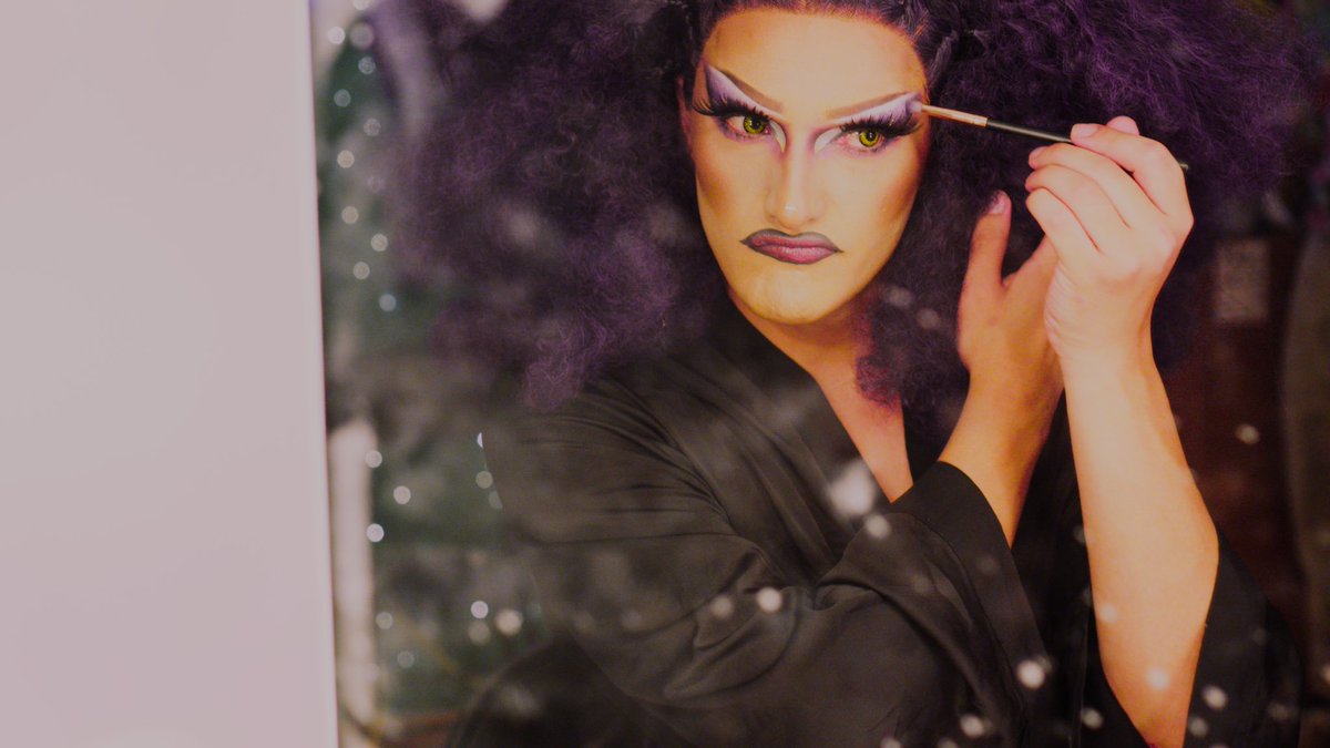 LexRenteria's tweet photo. Desde el primer toque de maquillaje hasta la intensidad de su mirada, aquí está el primer vistazo a Estrella, la esencia de @purpuraneon. Cada imagen es una promesa de la historia que estamos por contar, una celebración de la transformación y la expresión artística. https://t.co/P9crKYfpt6