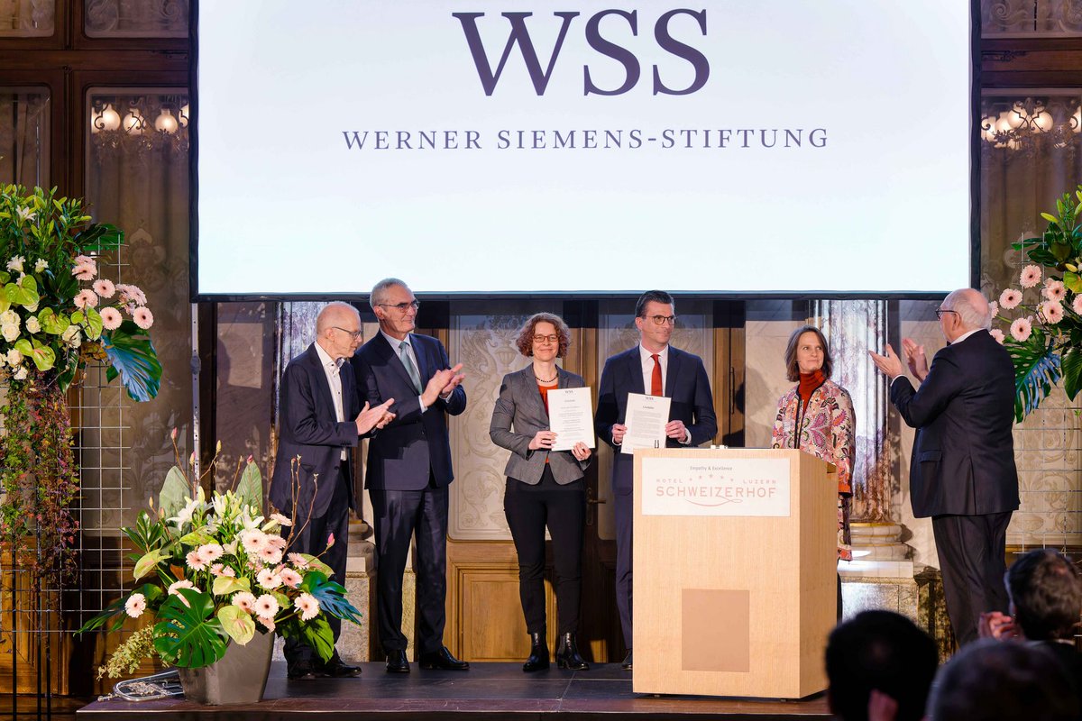 The Werner Siemens Foundation's 'Project of the Century' can begin. At a festive event in Lucerne, the foundation's governing bodies presented the award certificate for this research competition to @PalkovitsLab and Jürgen Klankermayer from @RWTH Aachen. wernersiemens-stiftung.ch/en/news/detail…