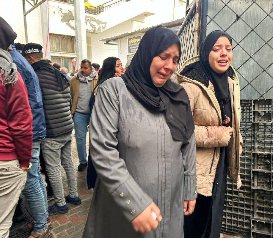 Timesofgaza's tweet photo. Day 123 | Pain-filled farewells from loved ones of those massacred in Rafah this morning. https://t.co/KnQKLUIrok
