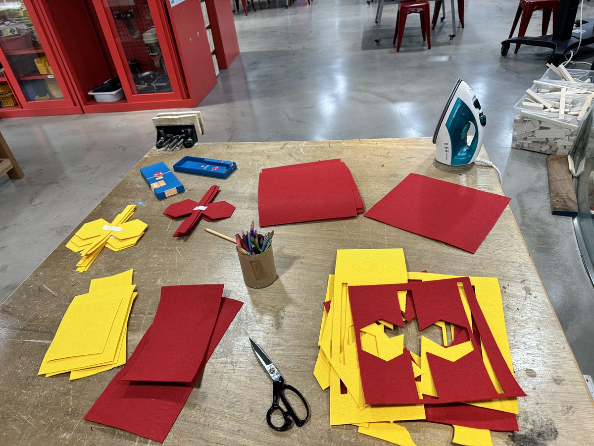 CoraEdTech's tweet image. From fabric to the final glow, every step was a testament to #students learning journey in festival celebrations. Some recorded songs, others shared stories behind cultural traditions. What passion and curiosity fuel self-driven learning experiences! #edtech #makered #innovation