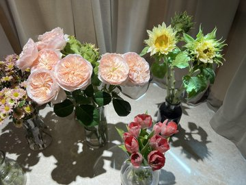 September628's tweet image. Arranging flowers can make me feel good and happy😘