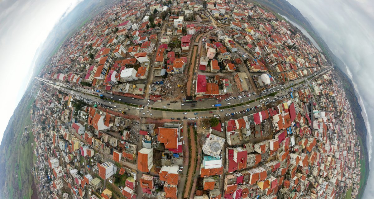 Adıyaman Gölbaşı şehir merkezinin deprem sonrası havadan çekilmiş 360° fotoğrafları:
golbasi.sehiratlasi.net

Bilgisayar ortamında büyük ekranda izlemeniz tavsiye olunur.
#Deprem #6Şubat #Kahramanmaras #Adıyaman #Gölbaşı #6Şubat2023 #AsrınFelaketi