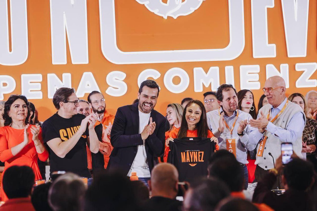 samuel_garcias's tweet photo. Bienvenida al Movimiento de lo NUEVO mi estimada @paolongoria. 🍊🍊🍊 https://t.co/WRgJVtAaaj