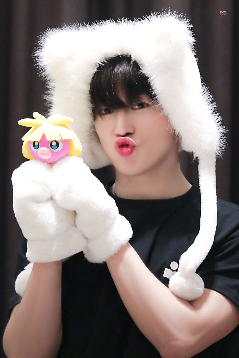 240202 팬싸
뿌우오옥스〰️🦊🤍

#SF9 #DAWON #에스에프나인 #다원 #이상혁