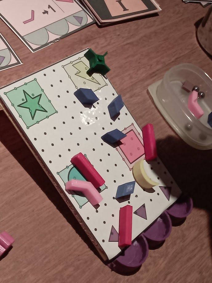 zwaingames's tweet photo. Roob isn't just a game; it's a tactile symphony. Every piece, every move, is designed for you to touch, feel, and create. We're talking about a social experience that celebrates the joy of inventing stuff together. 🙌

#RoobGame #BoardGameMagic #CreativityUnleashed #GameOn https://t.co/b9pdnCgNdb