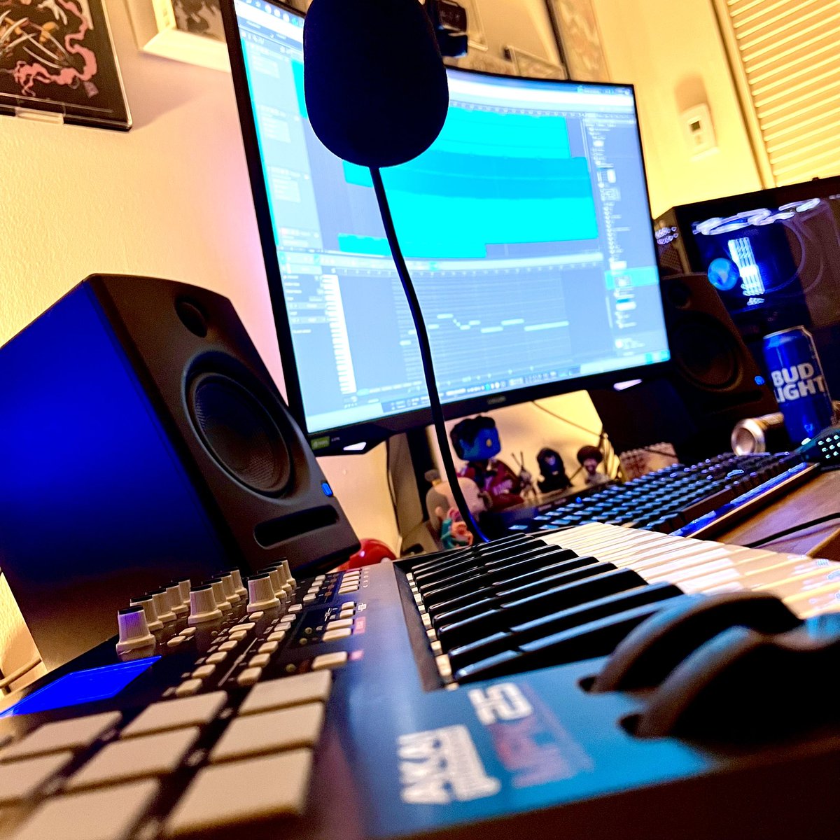 wtfmoz's tweet photo. Felt a little creative today, busted out my old friends. https://t.co/5mff7i2iVn