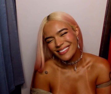 RMAYTEB_'s tweet photo. Feid no mintió cuando dijo que su sonrisa es la más linda 😍😍😍 https://t.co/RmPoAsgzN4