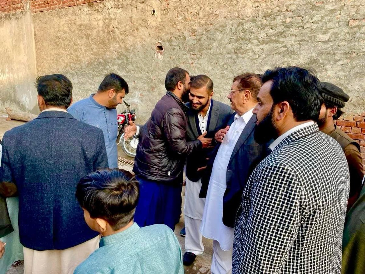 PTIOfficialLHR's tweet photo. تحریک انصاف کے نامزد امیدوار پی پی 167 (انتخابی نشان تمغہ) عمار بشیر نے ڈور ٹو ڈور انتخابی مہم کی - #PP167 #tamgha #ammarbashir
#ظلم_کا_بدلہ_ووٹ_سے
#ووٹ_عمران_خان_کا https://t.co/JXOFtBpH30