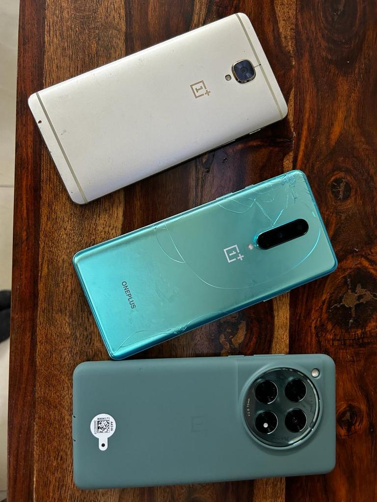 Leena_Guha_Roy's tweet image. 🎉 Just upgraded to the latest addition to the OnePlus family - the OnePlus 12! 📱 

Can't believe it's been 7.3 years of loyalty, starting from the 3T model and now rocking the 12! ✨ 

#OnePlusFanForever #RedCableClub #OnePlus 

@OnePlus_IN