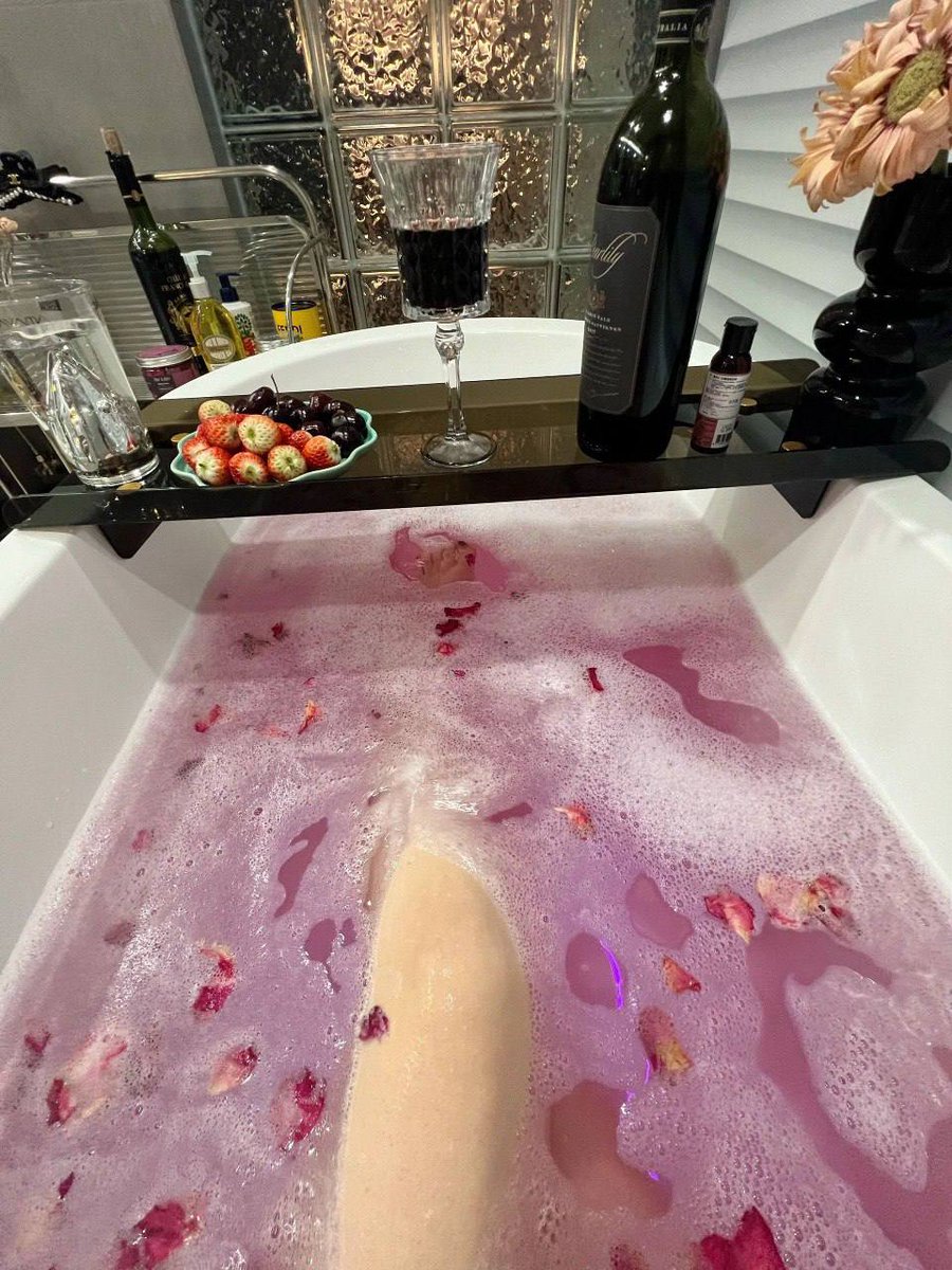 cmylsup's tweet photo. immerse oneself in a warm bath https://t.co/pUljyaCCWa