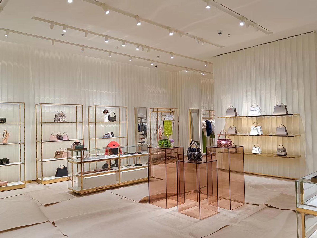 LipalLighting's tweet image. Multi magnetic track system contains 10 types of magnetic tracks and supports DC48V—even more freestyle for different lighting requirements perfect for retail lighting applications.
info@lipal.cn 
#multisystem #Lipallighting #48Vsystem