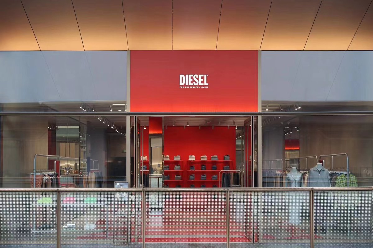 LipalLighting's tweet image. Multi magnetic track system contains 10 types of magnetic tracks and supports DC48V—even more freestyle for different lighting requirements perfect for retail lighting applications.
info@lipal.cn 
#multisystem #Lipallighting #48Vsystem