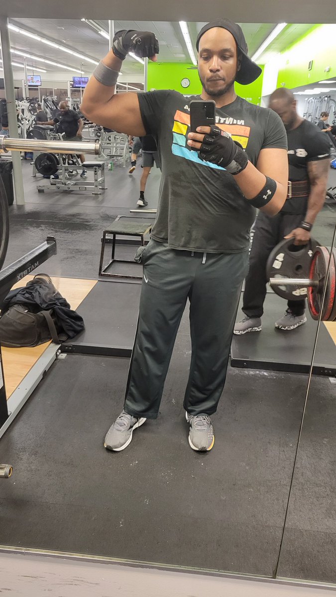 RagePhoenix96's tweet photo. 10 year difference. 23 vs 33. How do I look haha? #fitgamer #smallstreamer #twitchaffiliate #twitchstreamer #fitnerd #getinshape #gymlife #gymrat #gymandgame https://t.co/98ImxeAJEj