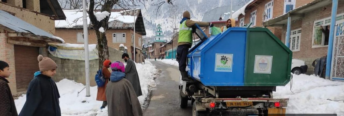 #SwachhKulgam: #Hoopervehicles bring #city vibe to #villages, paving way to waste-free #environment Reports @YounusRashid97 @DioKulgam @DcKulgam @AtharAamirKhan @jkrddpr @listenshahid risingkashmir.com/swachh-kulgam-…