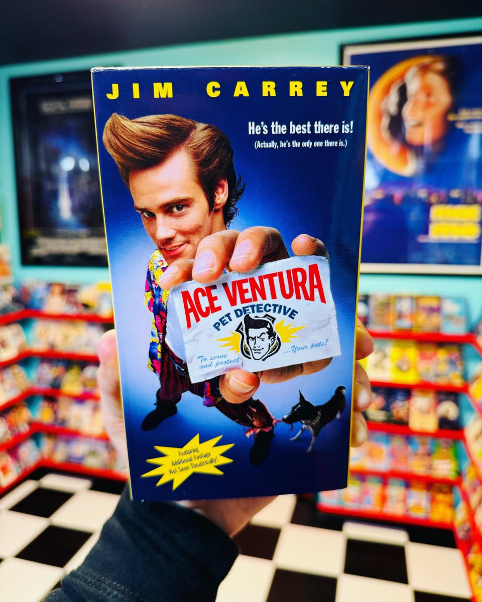 ‘ACE VENTURA: PET DETECTIVE’ (1994) hit its 30 Year Anniversary yesterday; you youngsters feel old yet? 🤣
•
#alrightythen #aceventura #jimcarrey #seanyoung #courteneycox #toneloc #millennial #danmarino #anniversary #tomshadyac #comedy #mondovideo