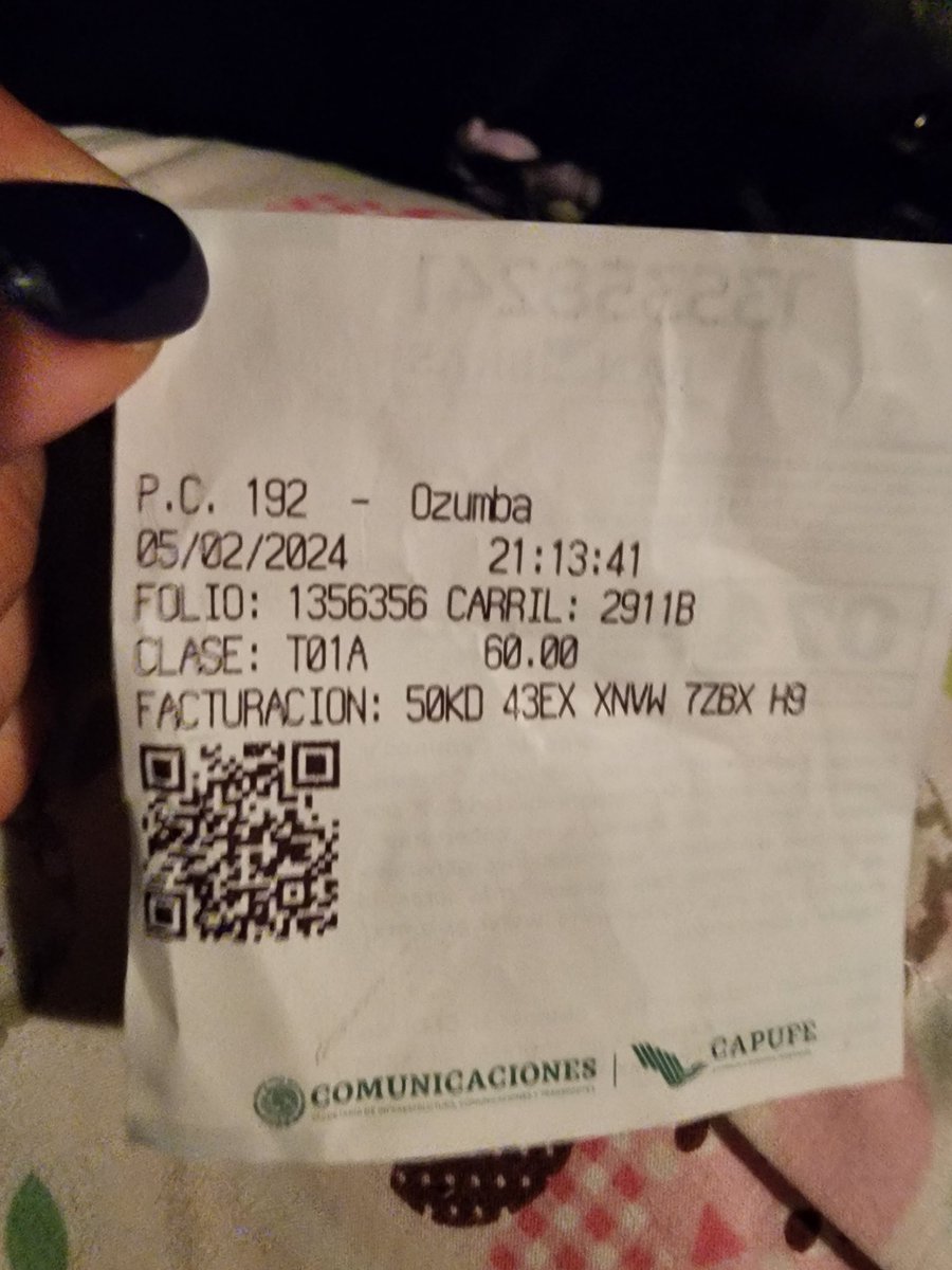 lauhdzh's tweet photo. @CAPUFE sobre la carretera hay objetos que ponchan las llantas, varios vehículos estamos cambiando llanta.

Aprox 2 km después de esta caseta, dirección CDMX. https://t.co/BeXTTt2qj9