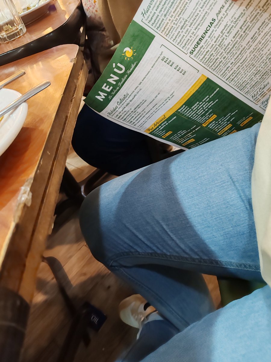 Osiris33161952's tweet photo. @bisquetsobregon hoy cene en sucursal jardín Balbuena y me tocó mesa rota,toda se movía 2 veces senos cayó el café le hablamos al disque gerente y super grosero ni me ignoraba y me salió conque la iba a mover de lugar para que cuando vuelva a ir no me siente en ella burlandose 😡 https://t.co/zeWIxQWsi4