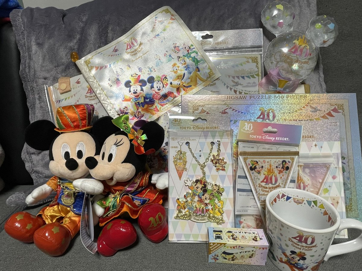 Uuum1018's tweet photo. かわいすぎる
そしてミッキーが当たるという強運🤣
 #グランドフィナーレ   #40周年 https://t.co/BlTZYOFVVd