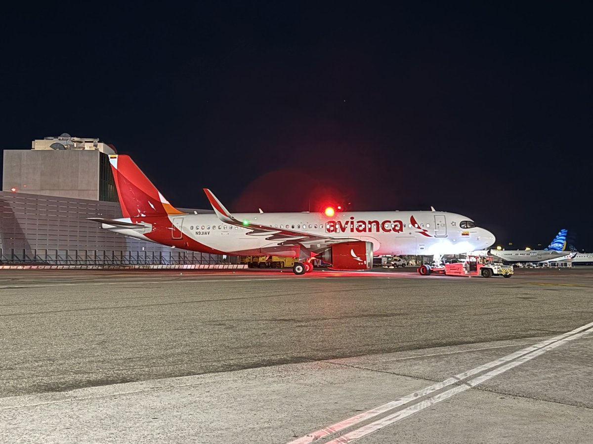 PilotPietro's tweet photo. Avianca’s brand new Airbus A320neo (N931AV) starting up the engines for departure back to Bogota, Colombia.
@Avianca @Airbus @WeAreAirbus @JFKT4
#Avianca #Aviation #Aviazione #AviationAddict #AviationDaily #AviationGeek #AviationGeekWorld #AVGeek #AVGeekWorld #Aerei #Aerei https://t.co/r42gvdwNnf