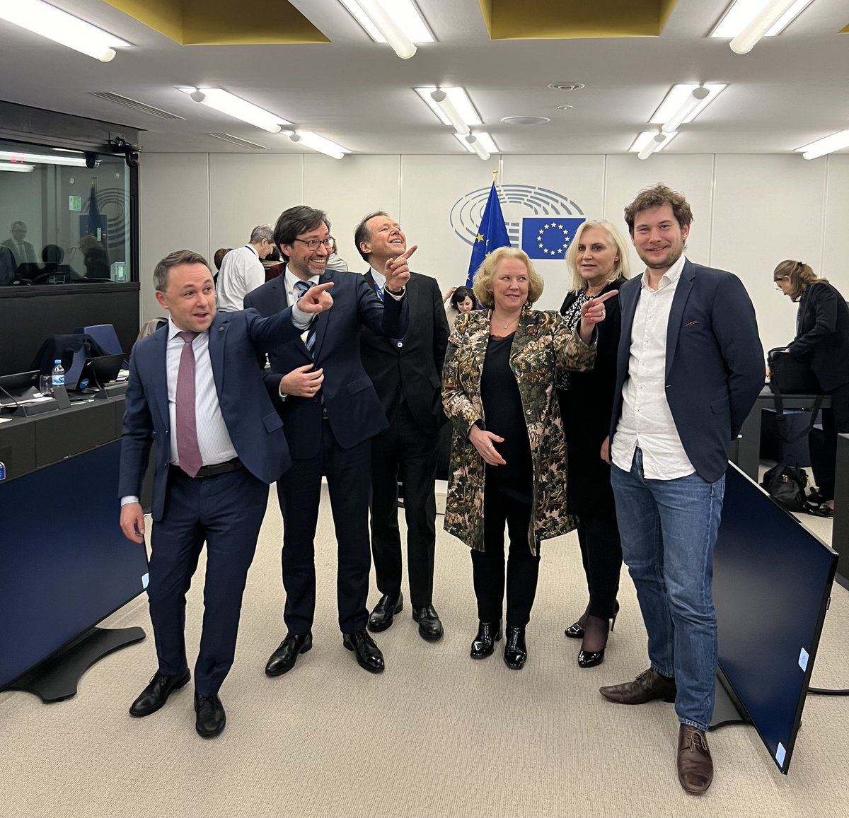 Tonight we took a huge leap towards a common #EU approach to providing easy, fast and cheap access to high-speed internet for every EU citizen. As <a href="/Europarl_EN/">European Parliament</a> rapporteur, I strongly supported the following provisions which can be found in the final deal: