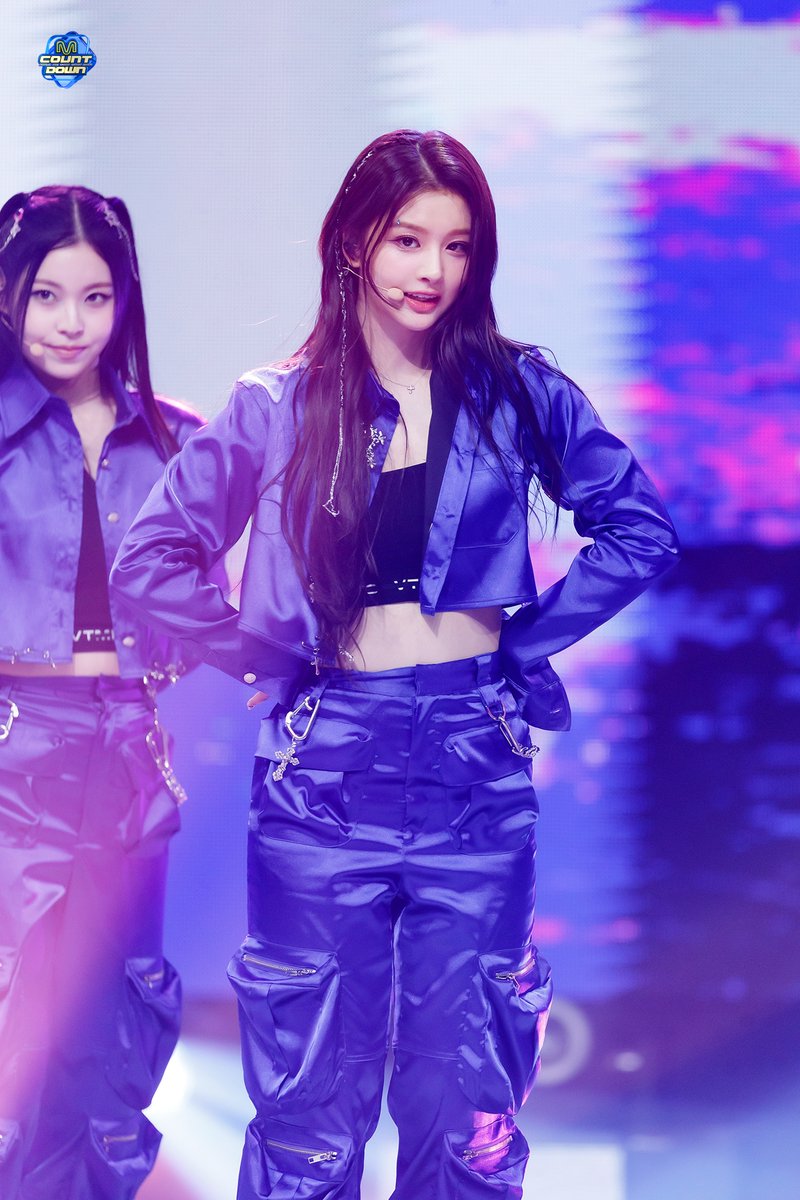 MnetMcountdown's tweet photo. 240201 #MCOUNTDOWN 현장포토
하 정말 짱믹스 (무대를 제대로 말아주는)
너무 귀엽다

엠카 현포보면
알게될거애
엄청 귀여운..
어떤..
짱믹스를💖

More Photos 📸https://t.co/UHVcvnSkJE

#엠카운트다운 #엠카 #NMIXX #엔믹스 #DASH https://t.co/p1Fe8qal1F