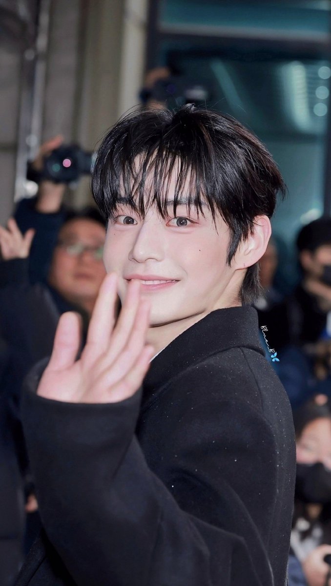 완전 강아지 그 자체셨자나.. 뽀둥뽀둥 한것 봐
