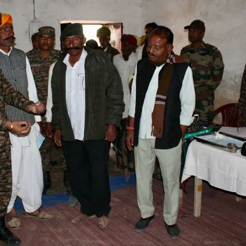#NationBuilding
#GoldenKatarDivision conducted a medical camp at Gagaria & Dhok villages, #Barmer. Grievance redressal on pension related issues was also organised & information on various welfare schemes was shared with #Veterans & #VeerNaris.
#KonarkCorps
#WeCare
#ibes #PochOut