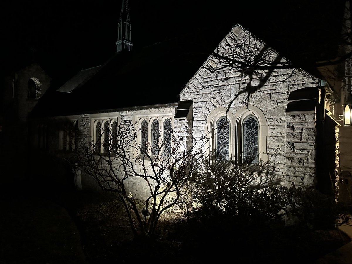 CoachMasters55's tweet photo. “the light shines in the darkness, and the darkness has not overcome it” -John 1:5
Good night from @BishopDuBourg Kairos #57 world…we loved the Lord today…and tomorrow we do it again! #CampusMinistry #BestJobInWorld https://t.co/G3EXNMw7RL